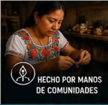 Artesana elaborando una pieza a mano